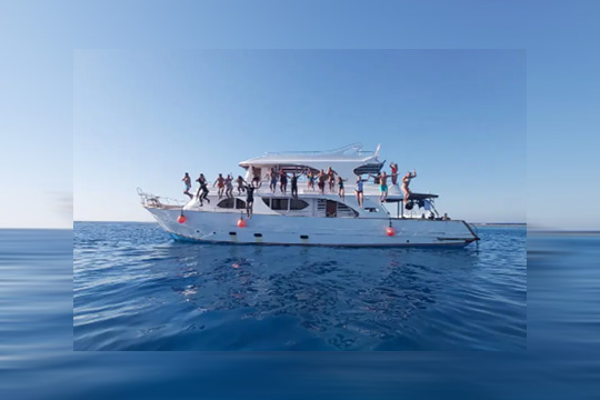 ein Tagesboot der Coraya-Divers