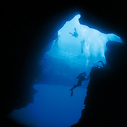 Höhle im Blue Hole